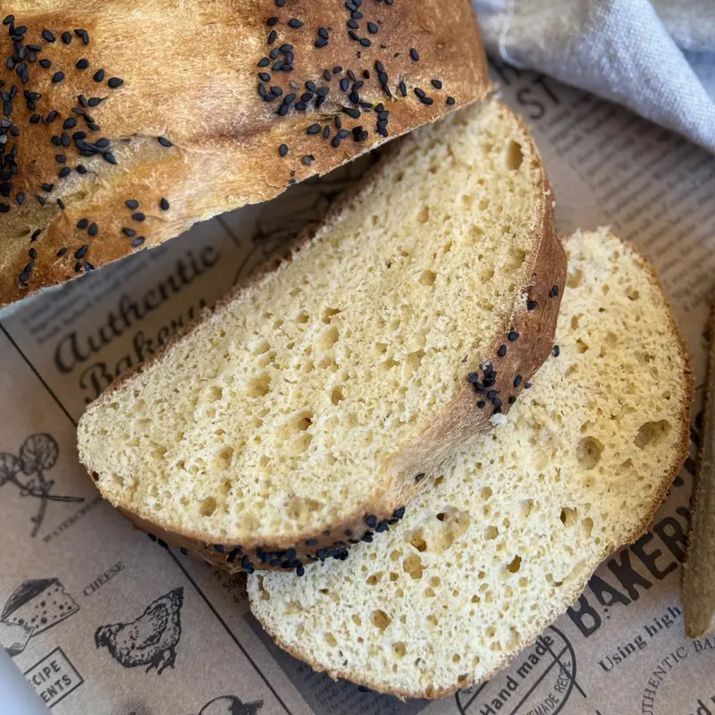 Low Carb – Keto-Fibriya-Brot, fertiges Gericht auf dem Hauptfoto