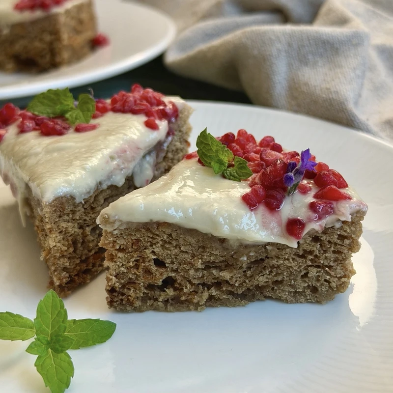 Eierfreier Low-Carb-Keto-Biskuit, fertiges Gericht auf dem Hauptfoto