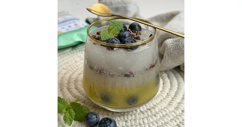 Kokos-Zitronen-Dessert im Glas ohne Kohlenhydrate