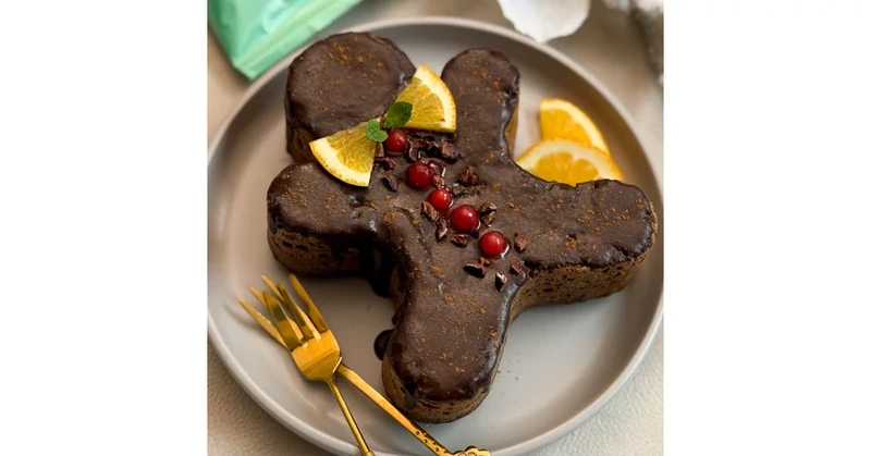 Weihnachtstorte mit Lebkuchengeschmack und niedrigem Kohlenhydratgehalt