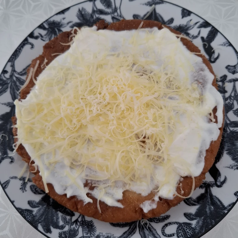 Jolly-Joker-Lángos, fertiges Gericht auf dem Hauptfoto